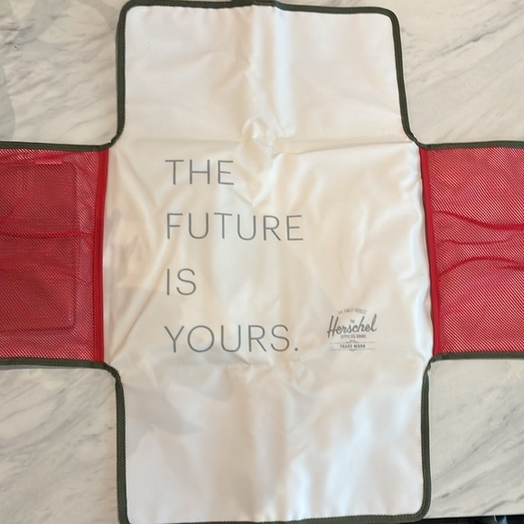 Herschel, Sprout (Limited Edition) Camo Change Mat - Picture 2 of 4